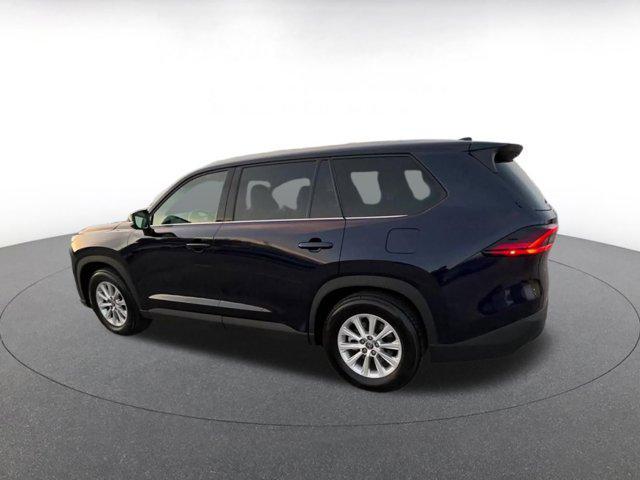 used 2025 Toyota Highlander car, priced at $40,397