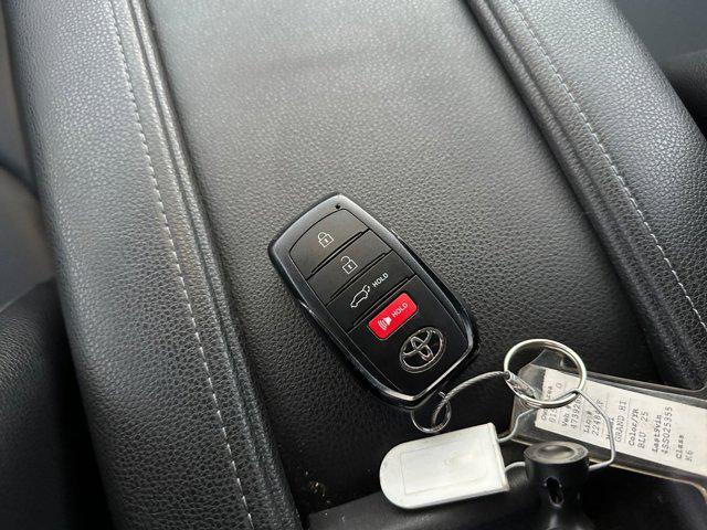 used 2025 Toyota Highlander car, priced at $40,397