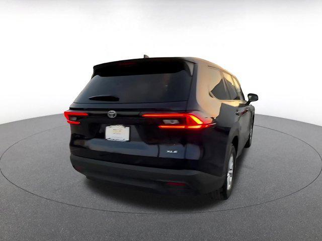 used 2025 Toyota Highlander car, priced at $40,397
