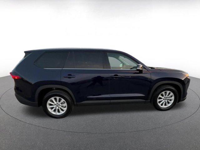 used 2025 Toyota Highlander car, priced at $40,397