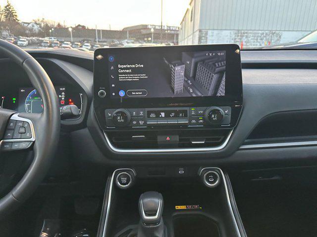 used 2025 Toyota Highlander car, priced at $40,397