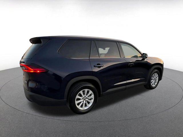 used 2025 Toyota Highlander car, priced at $40,397