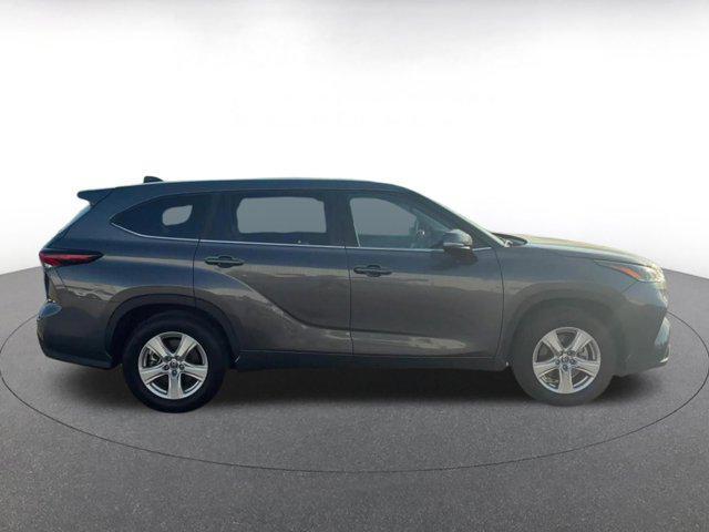 used 2025 Toyota Highlander car, priced at $34,499