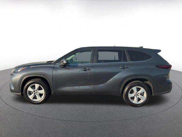 used 2025 Toyota Highlander car, priced at $34,499