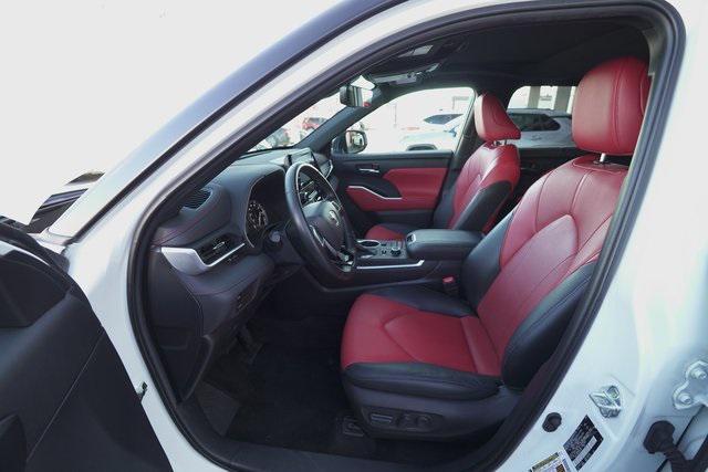 used 2022 Toyota Highlander car, priced at $36,995