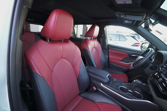 used 2022 Toyota Highlander car, priced at $36,995