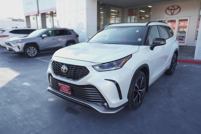used 2022 Toyota Highlander car, priced at $36,995
