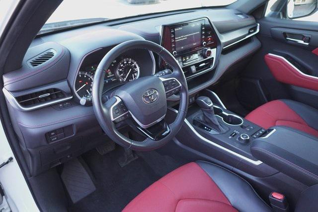used 2022 Toyota Highlander car, priced at $36,995