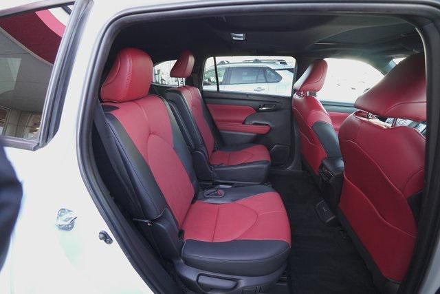 used 2022 Toyota Highlander car, priced at $36,995
