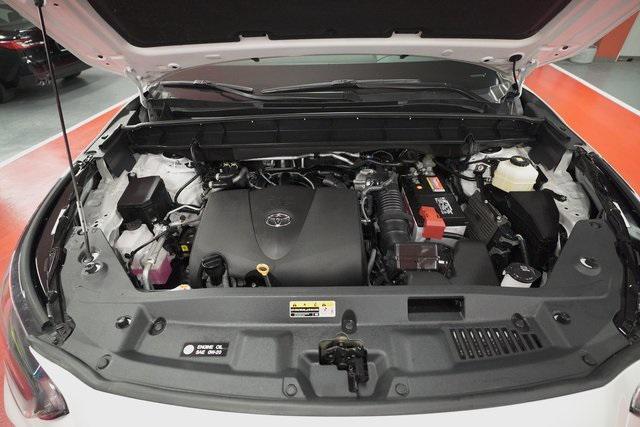 used 2022 Toyota Highlander car, priced at $37,995