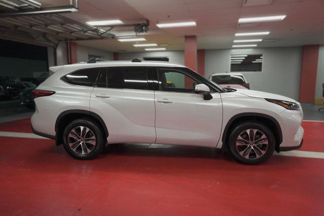 used 2022 Toyota Highlander car, priced at $37,995
