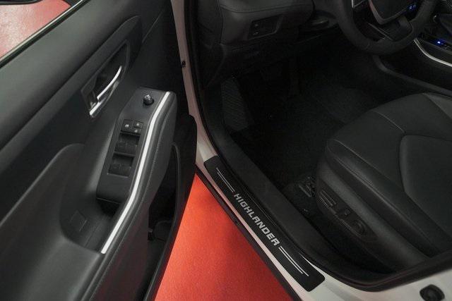 used 2022 Toyota Highlander car, priced at $37,995