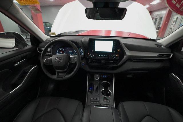 used 2022 Toyota Highlander car, priced at $37,995