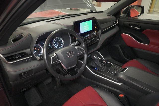 used 2023 Toyota Highlander car, priced at $39,995