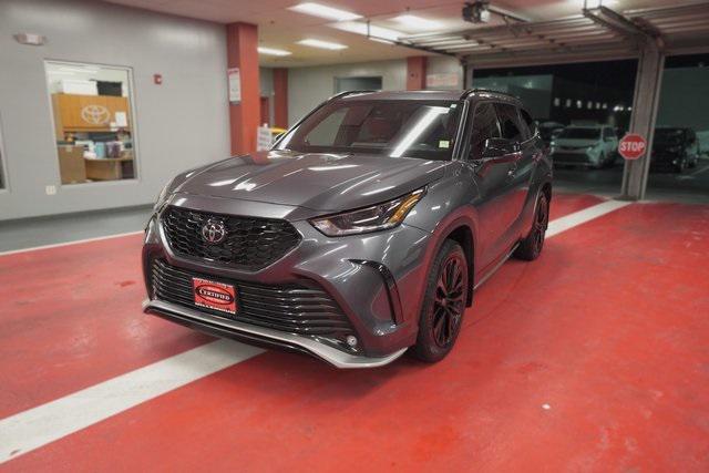 used 2023 Toyota Highlander car, priced at $39,995
