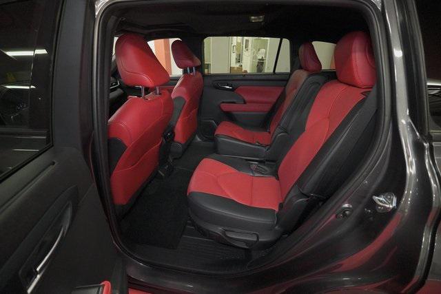 used 2023 Toyota Highlander car, priced at $39,995