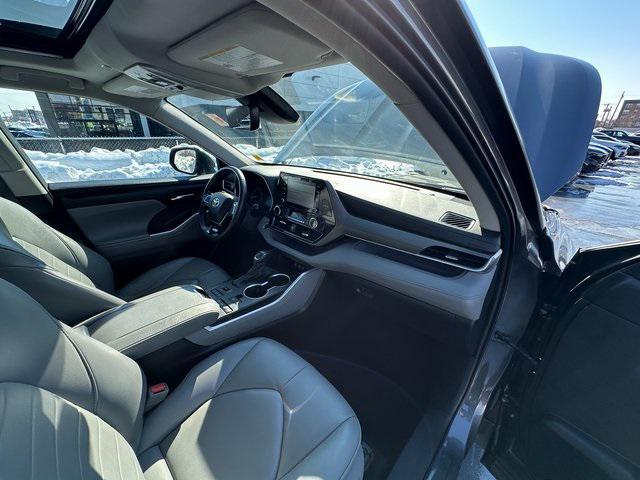 used 2021 Toyota Highlander car, priced at $29,995