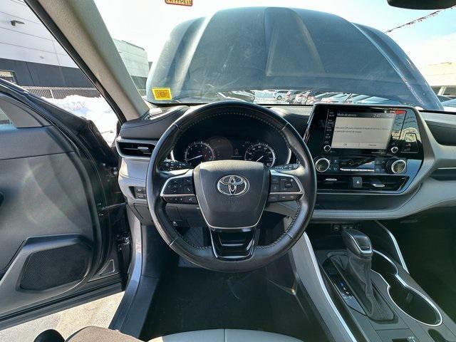 used 2021 Toyota Highlander car, priced at $29,995
