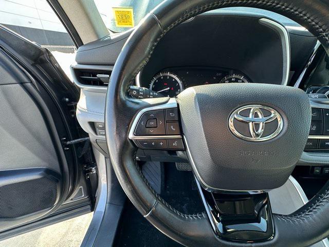 used 2021 Toyota Highlander car, priced at $29,995