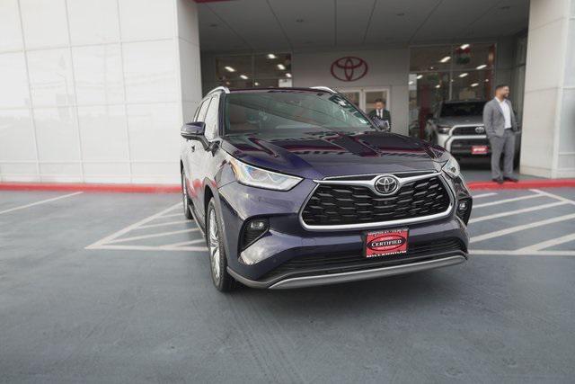 used 2023 Toyota Highlander car, priced at $39,995