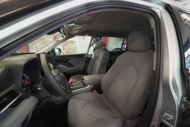 used 2022 Toyota Highlander car, priced at $29,995