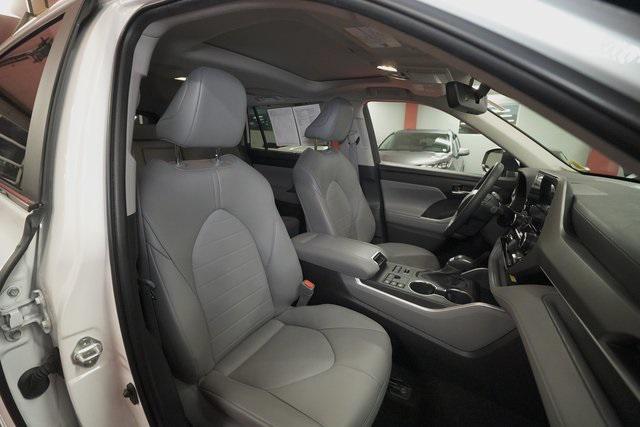 used 2023 Toyota Highlander car, priced at $35,995