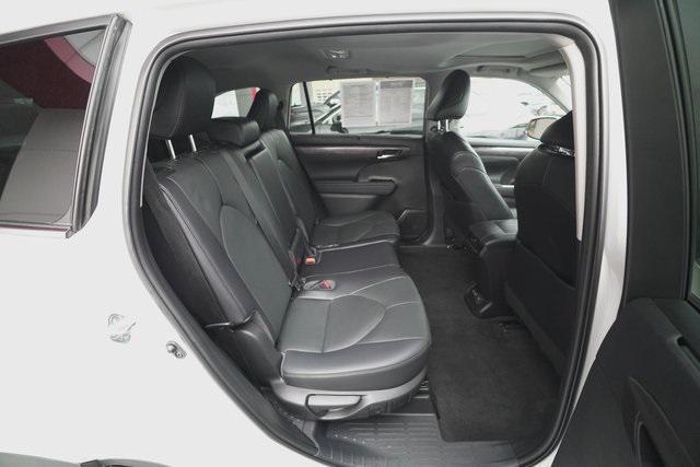 used 2023 Toyota Highlander car, priced at $39,995
