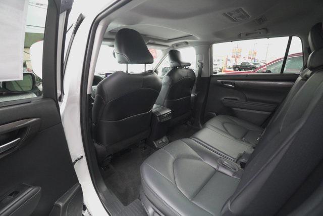 used 2023 Toyota Highlander car, priced at $39,995