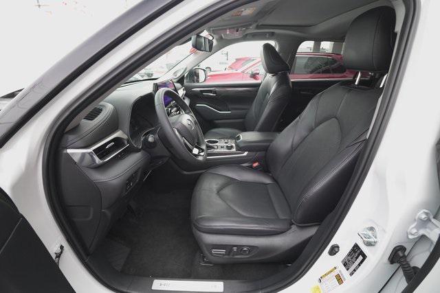 used 2023 Toyota Highlander car, priced at $39,995