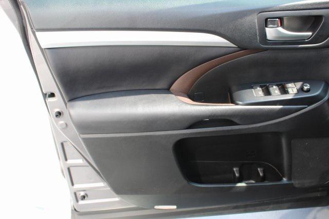 used 2019 Toyota Highlander car, priced at $25,995
