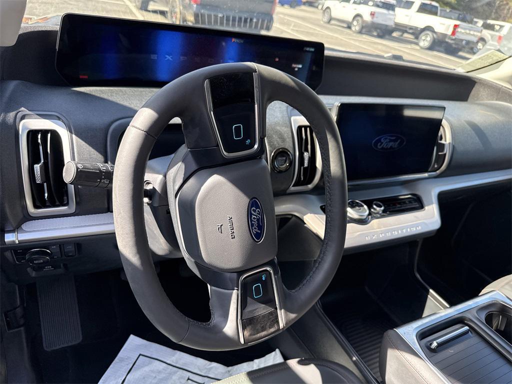 used 2025 Ford Expedition car, priced at $60,889