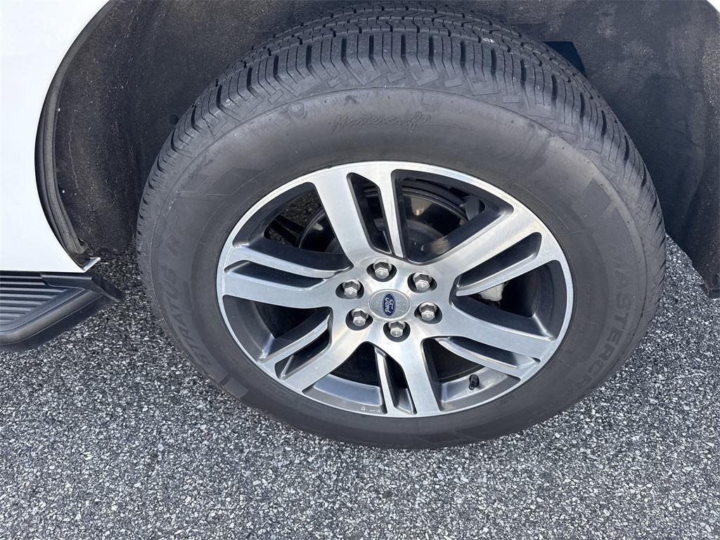 used 2024 Ford Expedition car, priced at $46,928