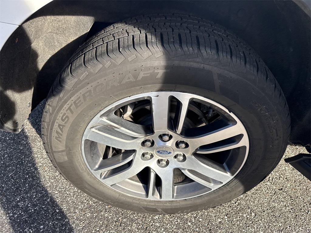 used 2024 Ford Expedition car, priced at $46,928