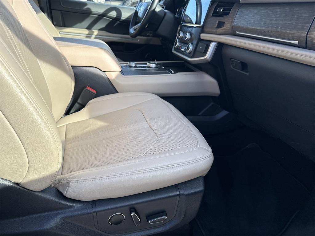 used 2024 Ford Expedition car, priced at $46,928
