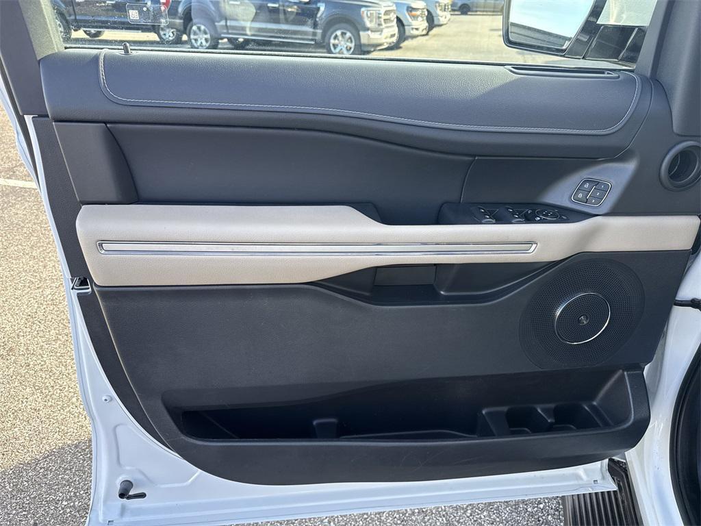 used 2024 Ford Expedition car, priced at $46,928