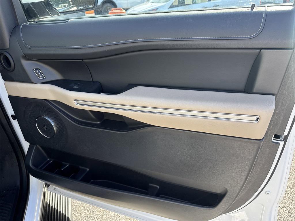 used 2024 Ford Expedition car, priced at $46,928