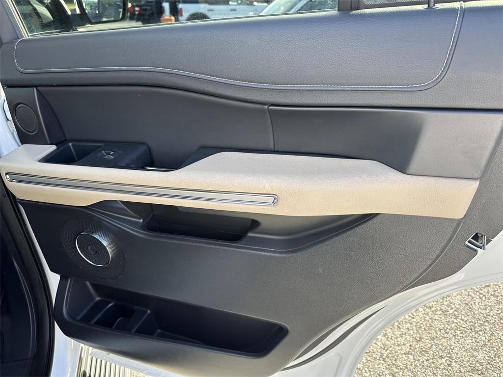 used 2024 Ford Expedition car, priced at $46,928