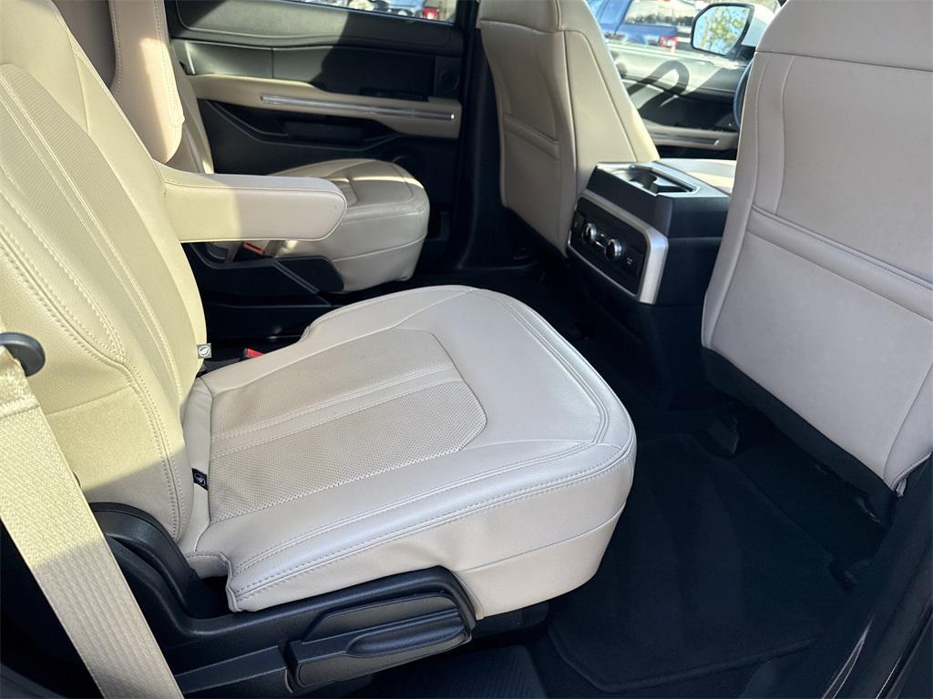used 2024 Ford Expedition car, priced at $46,928