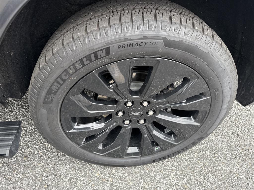 used 2025 Ford Expedition car, priced at $73,589