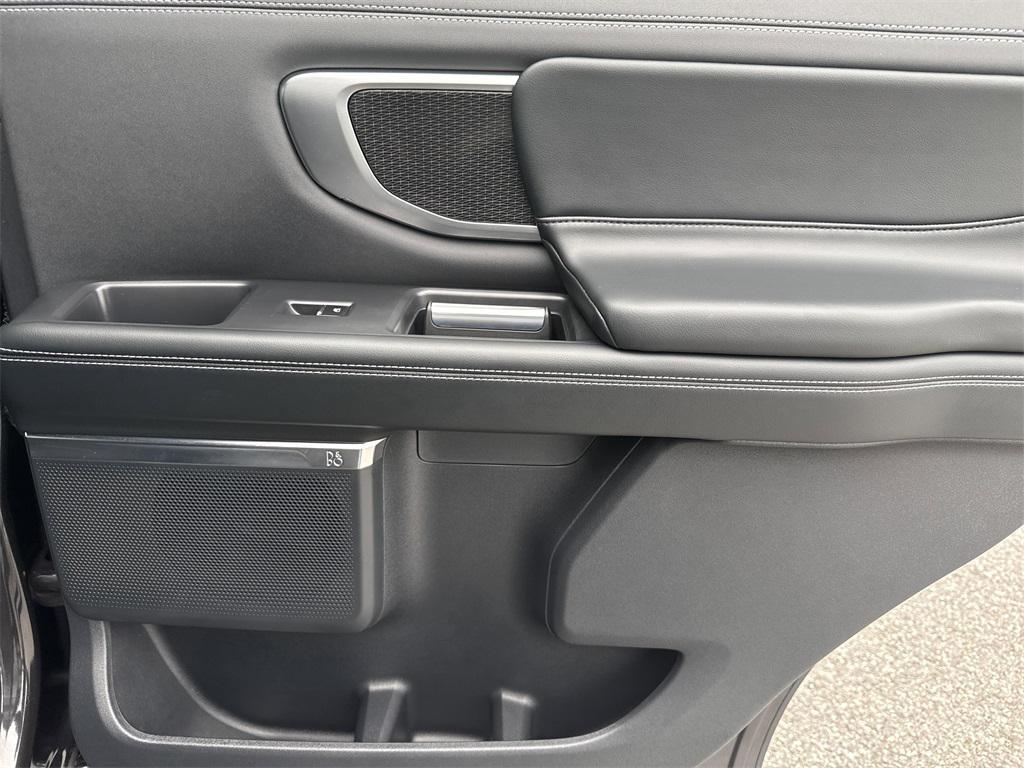 used 2025 Ford Expedition car, priced at $73,589