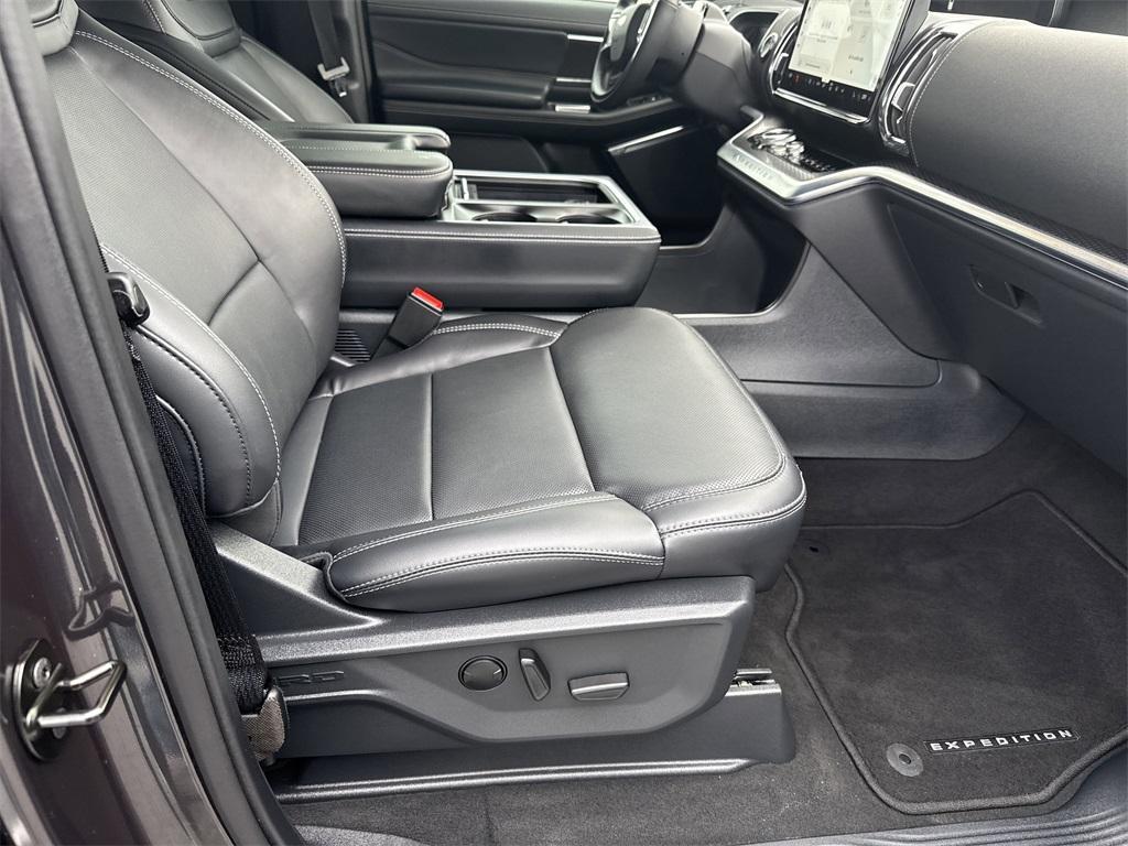 used 2025 Ford Expedition car, priced at $73,589
