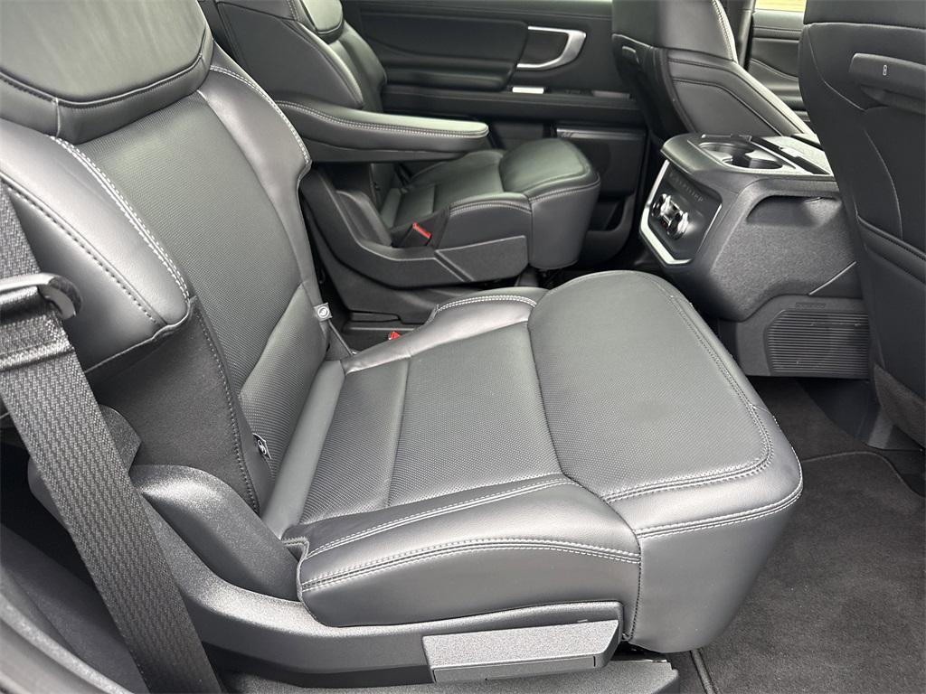 used 2025 Ford Expedition car, priced at $73,589