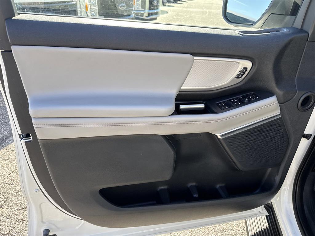 used 2025 Ford Expedition car, priced at $59,928