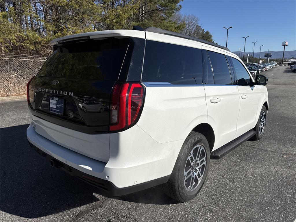 used 2025 Ford Expedition car, priced at $59,928