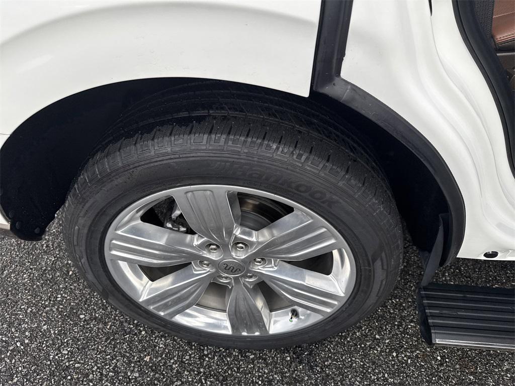 used 2022 Ford Expedition car, priced at $53,928