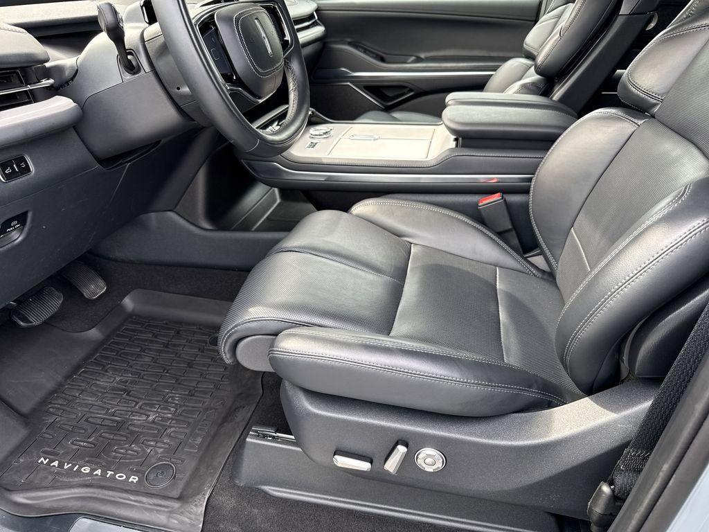 used 2025 Lincoln Navigator car, priced at $89,928