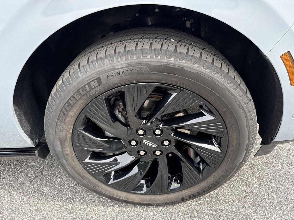 used 2025 Lincoln Navigator car, priced at $89,928