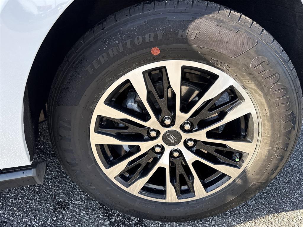 used 2025 Ford Expedition car, priced at $69,928