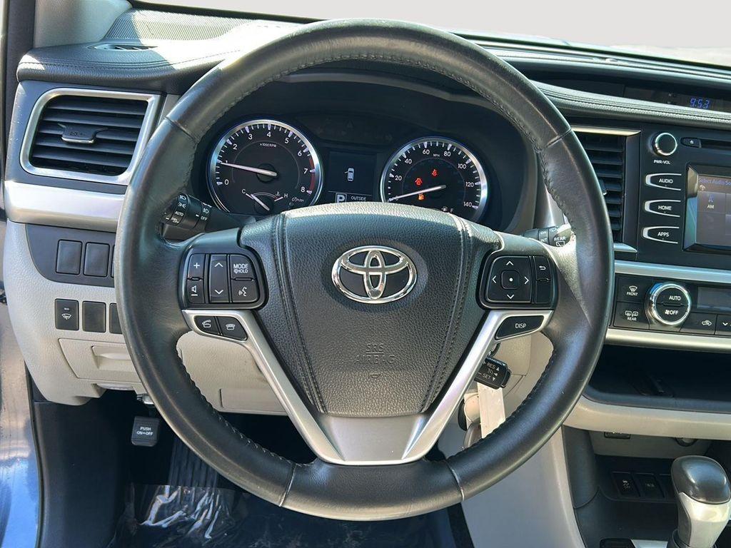 used 2014 Toyota Highlander car, priced at $13,500