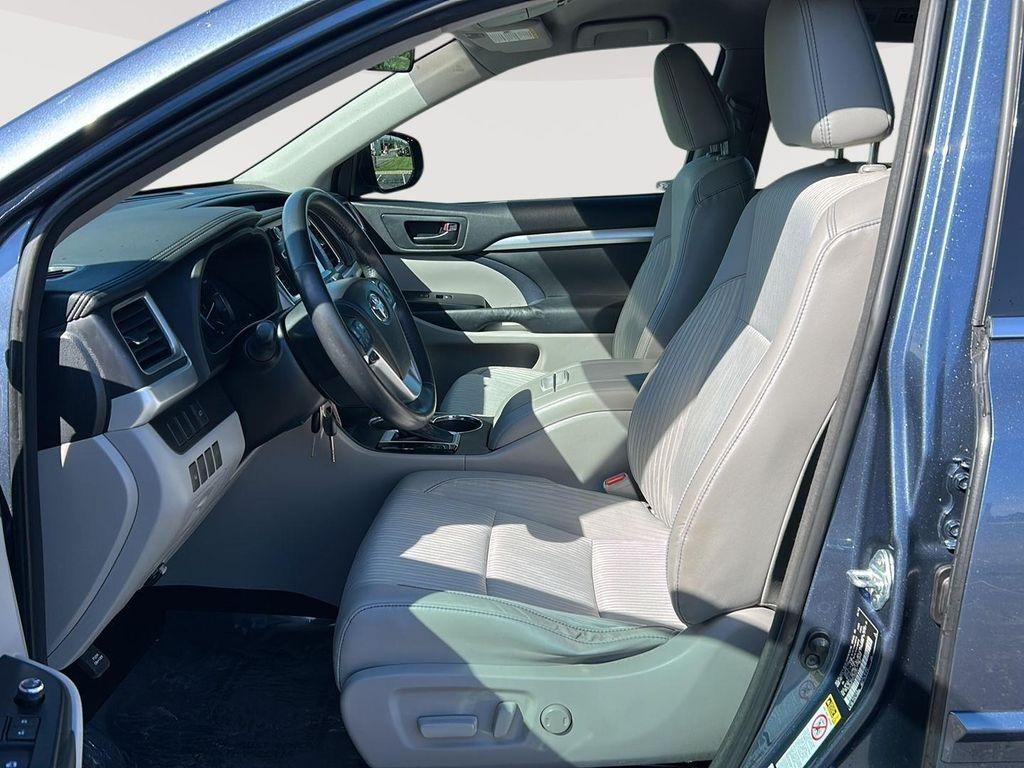 used 2014 Toyota Highlander car, priced at $13,500